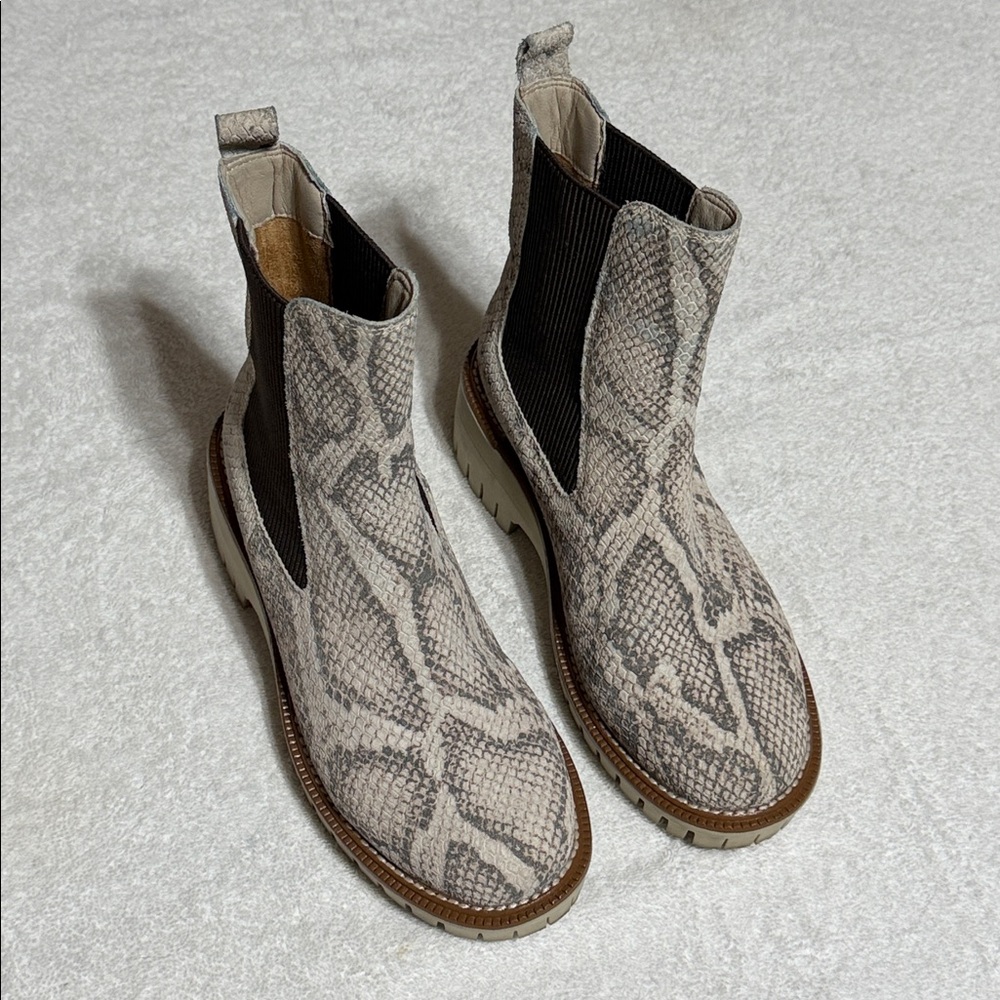 Vintage Havana Womens Albany Ivory Snake Print Chelsea Boots Shoes Size 6